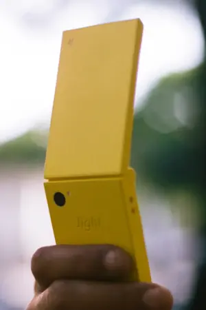 Light Flip : le téléphone à clapet 5G qui fait le pari du minimalisme