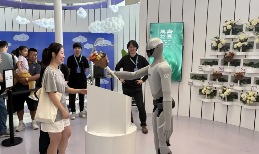 Xiaomi Robot : l’humanoïde de 1,70 m fait ses débuts publics au World Robot Conference 2026 70 Xiaomi Robot : l’humanoïde de 1,70 m fait ses débuts publics au World Robot Conference 2026