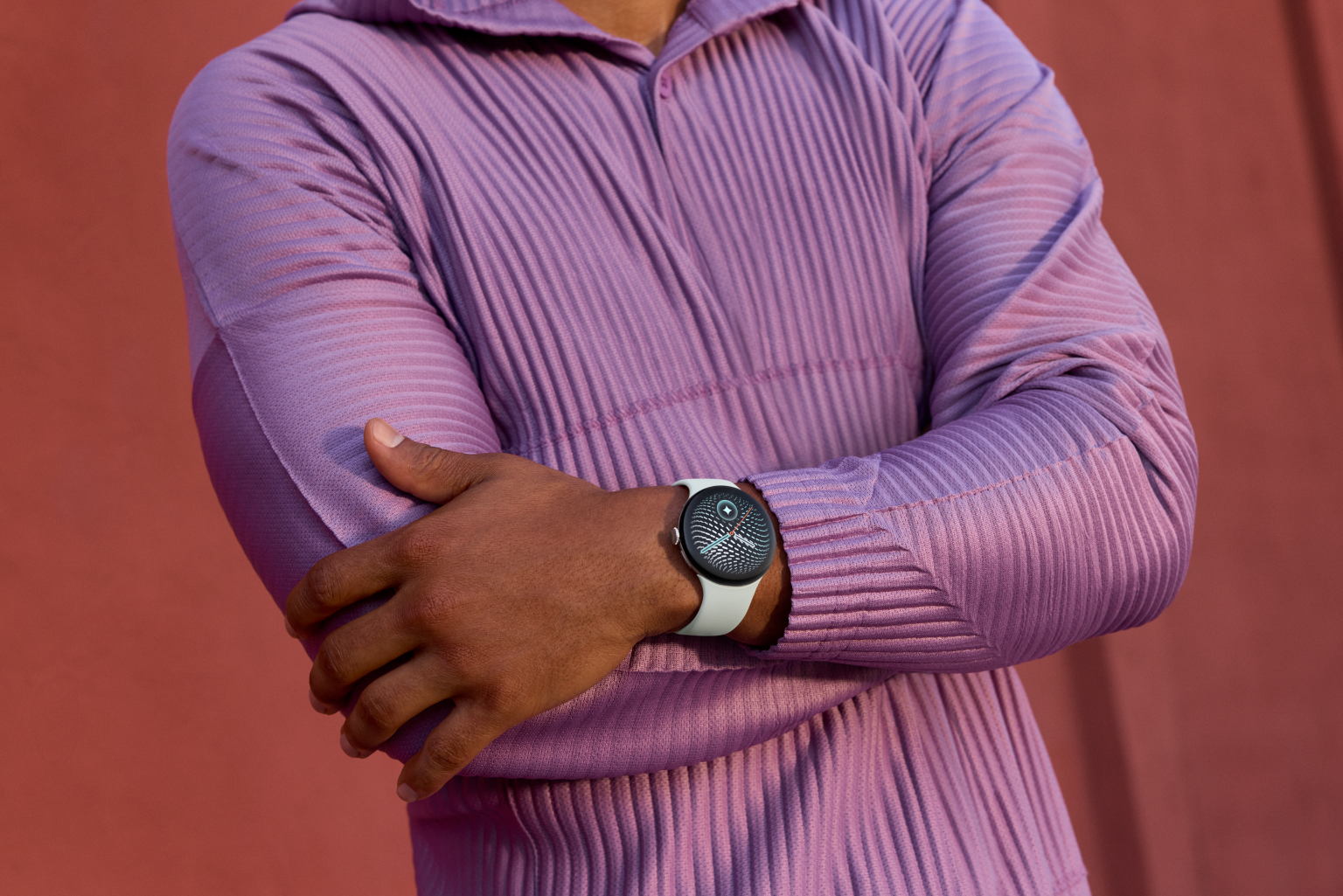 Google Pixel Watch 5 officielle : suivi de la tension, résistance à l’insuline, Gemini et prix 59 Active Band Fog Lifestyle 3