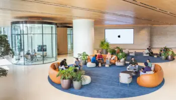 Apple supprime plus de 200 postes chez Vision Pro et Siri et accélère sur les lunettes connectées