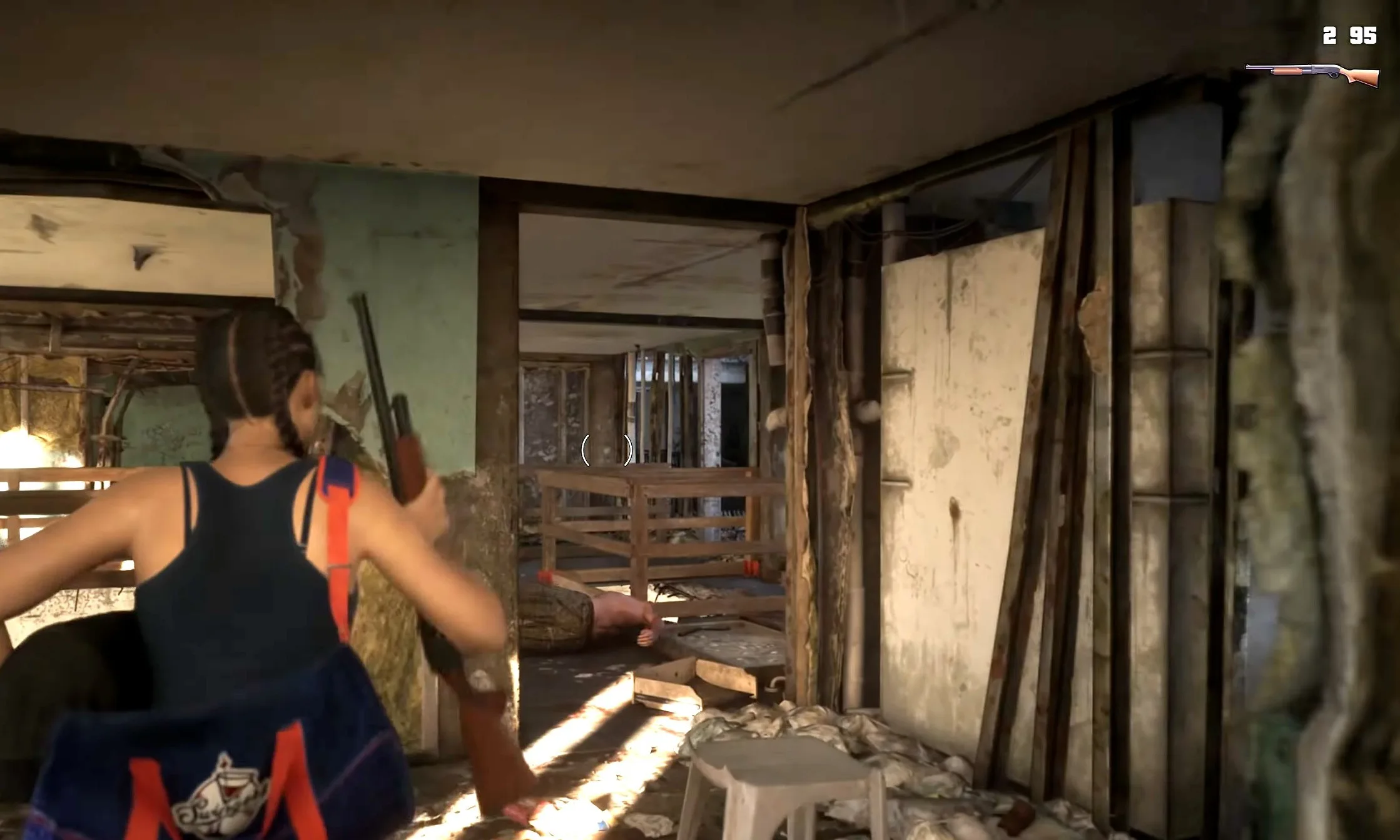 GTA 6 : 26 minutes de gameplay dévoilent Jason, Lucia et un Vice City plus vivant que jamais 59 GTA 6 Lucia one handed shotgun pump