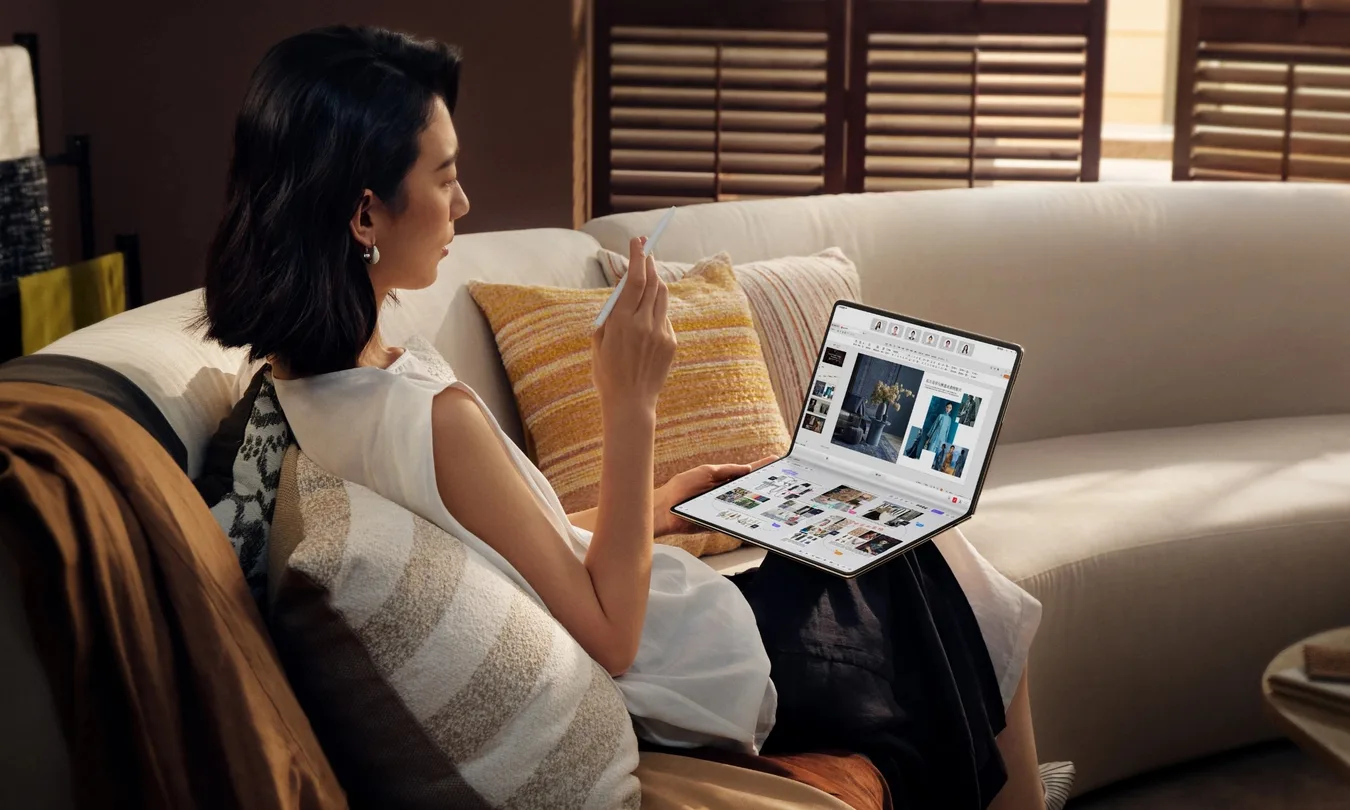 Huawei MateBook Fold Ultimate Design Lifestyle shot