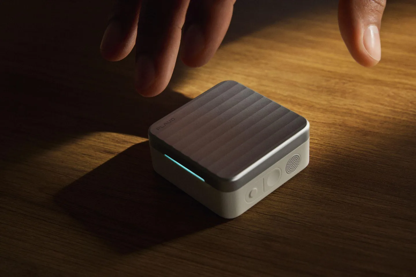 Plaud One : des écouteurs IA à 250 euros qui veulent transformer chaque conversation en tâche automatisée 60 Plaud One charging case