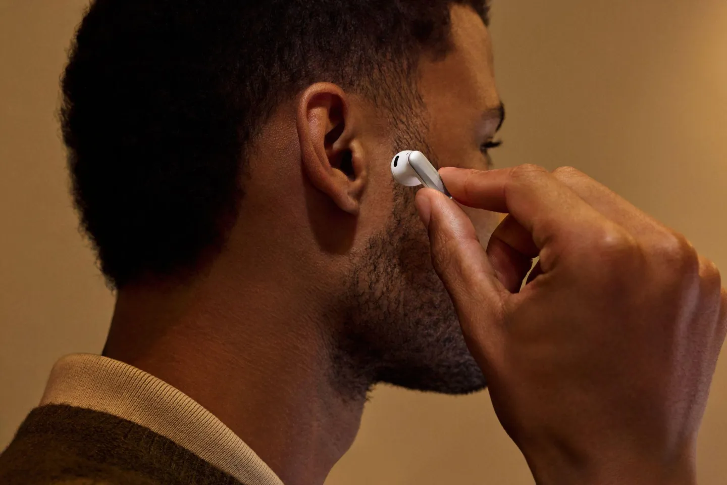 Plaud One : des écouteurs IA à 250 euros qui veulent transformer chaque conversation en tâche automatisée 58 Plaud One earbuds hero