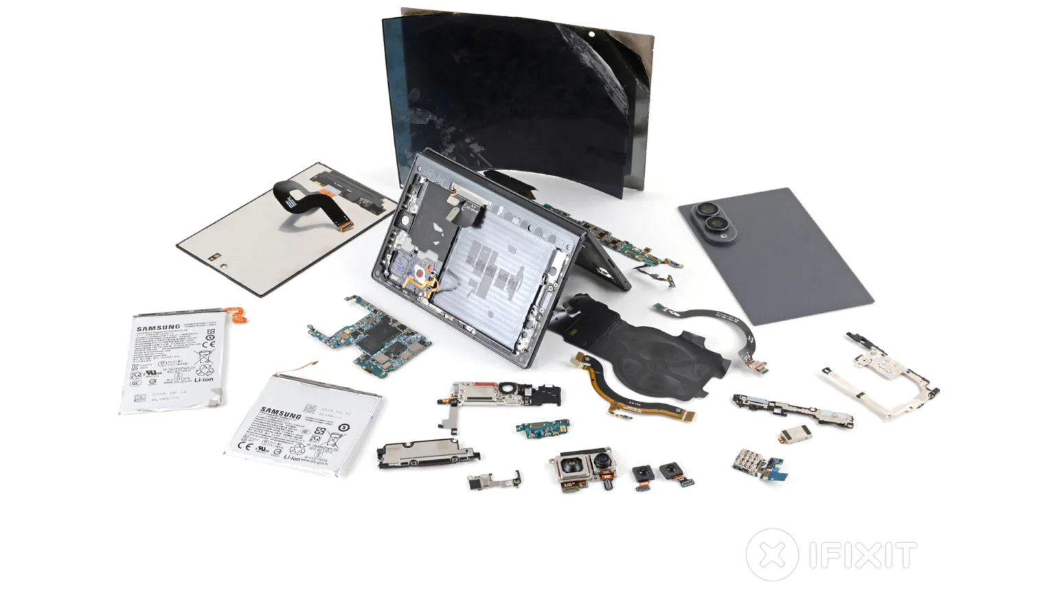 Galaxy Z Fold 8 : le démontage d’iFixit révèle le prix à payer pour un pliable toujours plus fin 57 Galaxy Z Fold 8 : le démontage d’iFixit révèle le prix à payer pour un pliable toujours plus fin