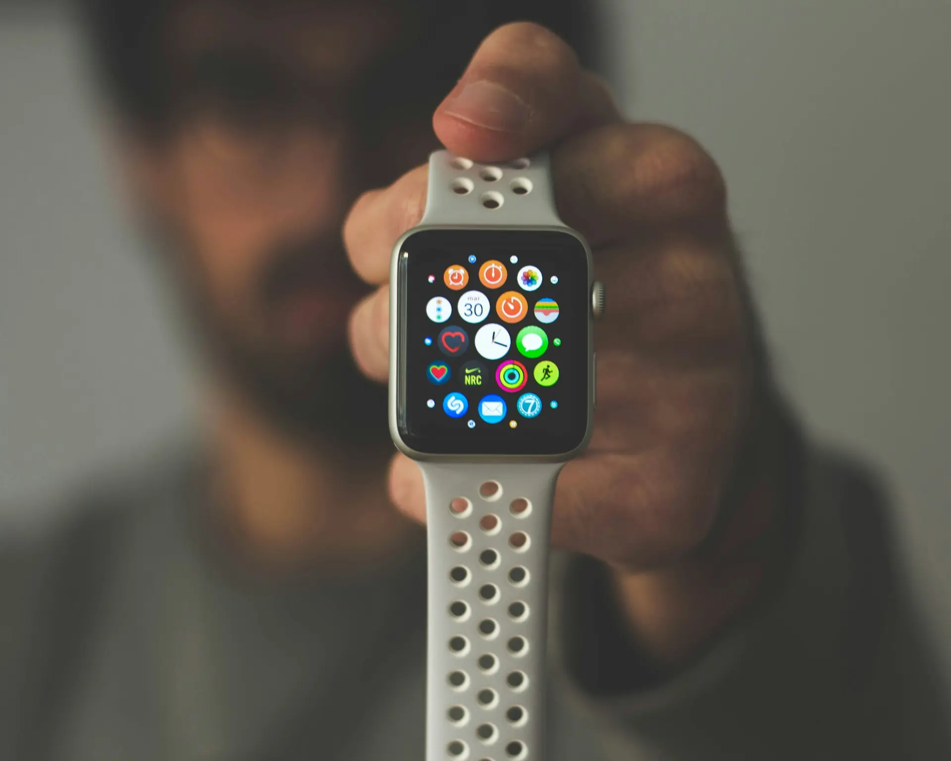Apple Watch : Apple teste le suivi cardiaque continu pour concurrencer Oura et Whoop