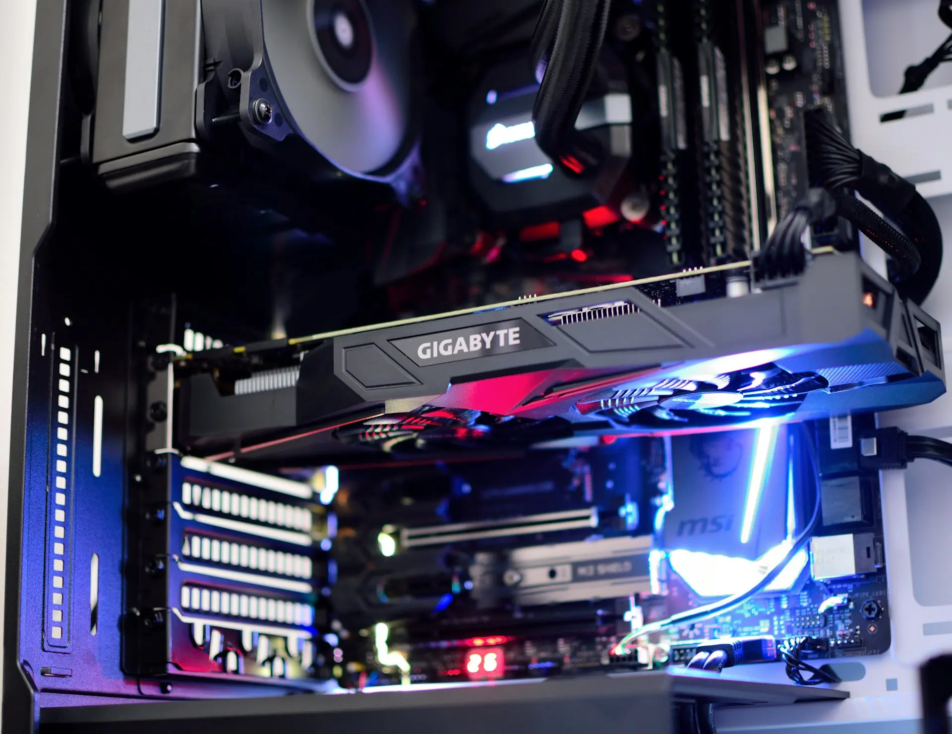 Construire un PC pourrait bientôt coûter beaucoup plus cher : Asus, MSI et Gigabyte préparent forte hausse des prix des cartes mères