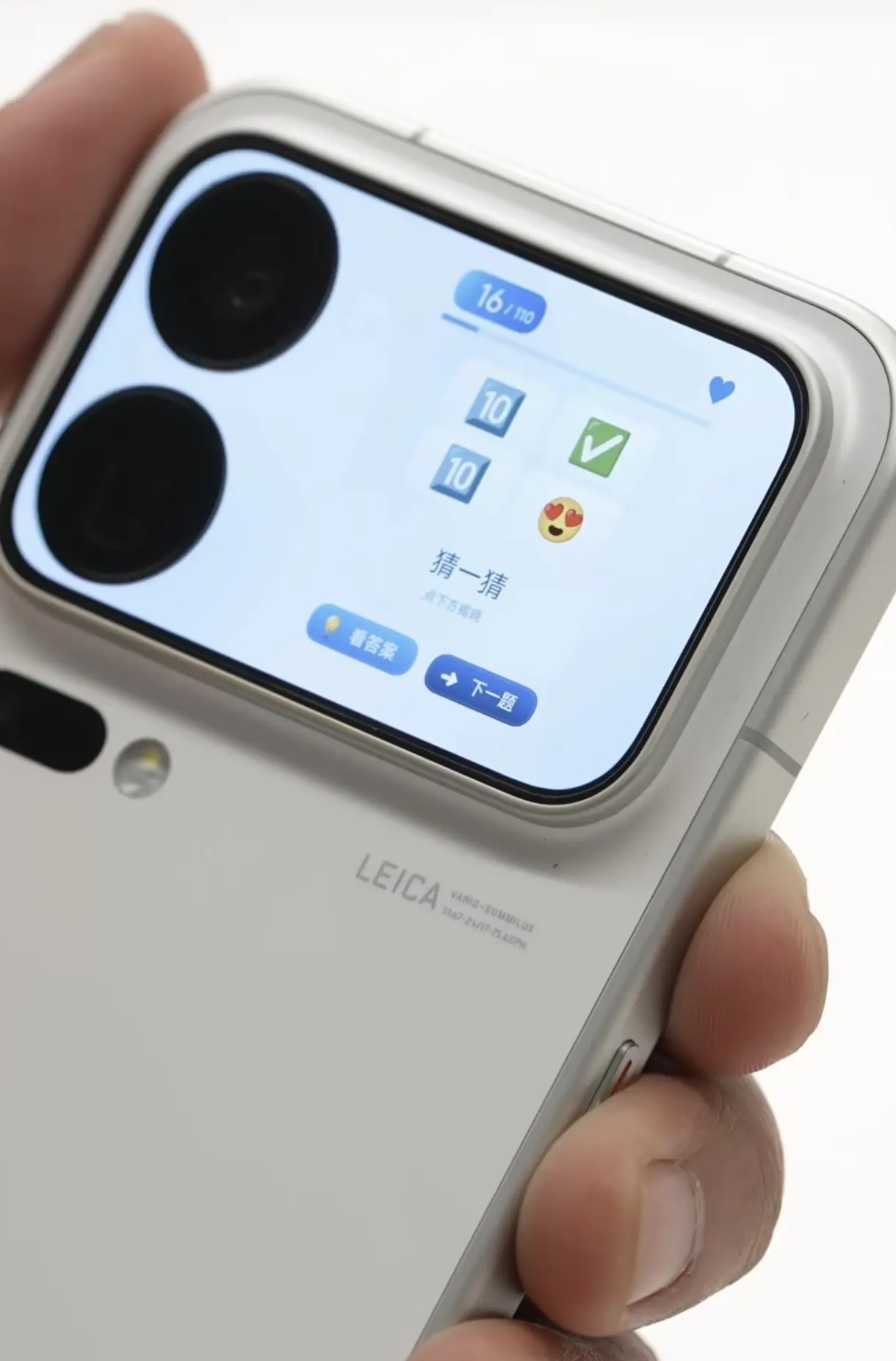 Xiaomi 18 Pro : de nouvelles photos dévoilent son écran arrière et son triple capteur Leica 47