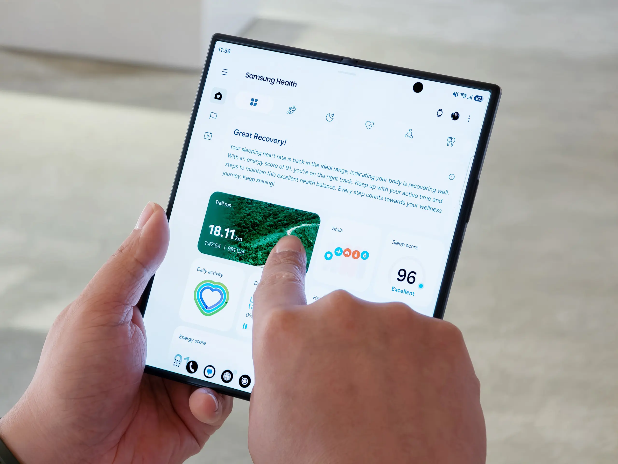 Galaxy Z Fold 8 et Z Fold 8 Ultra : tout ce qu’il faut savoir 14 201 lifestyle galaxy zfold8 ultra samsung health trail run 1 1 scaled