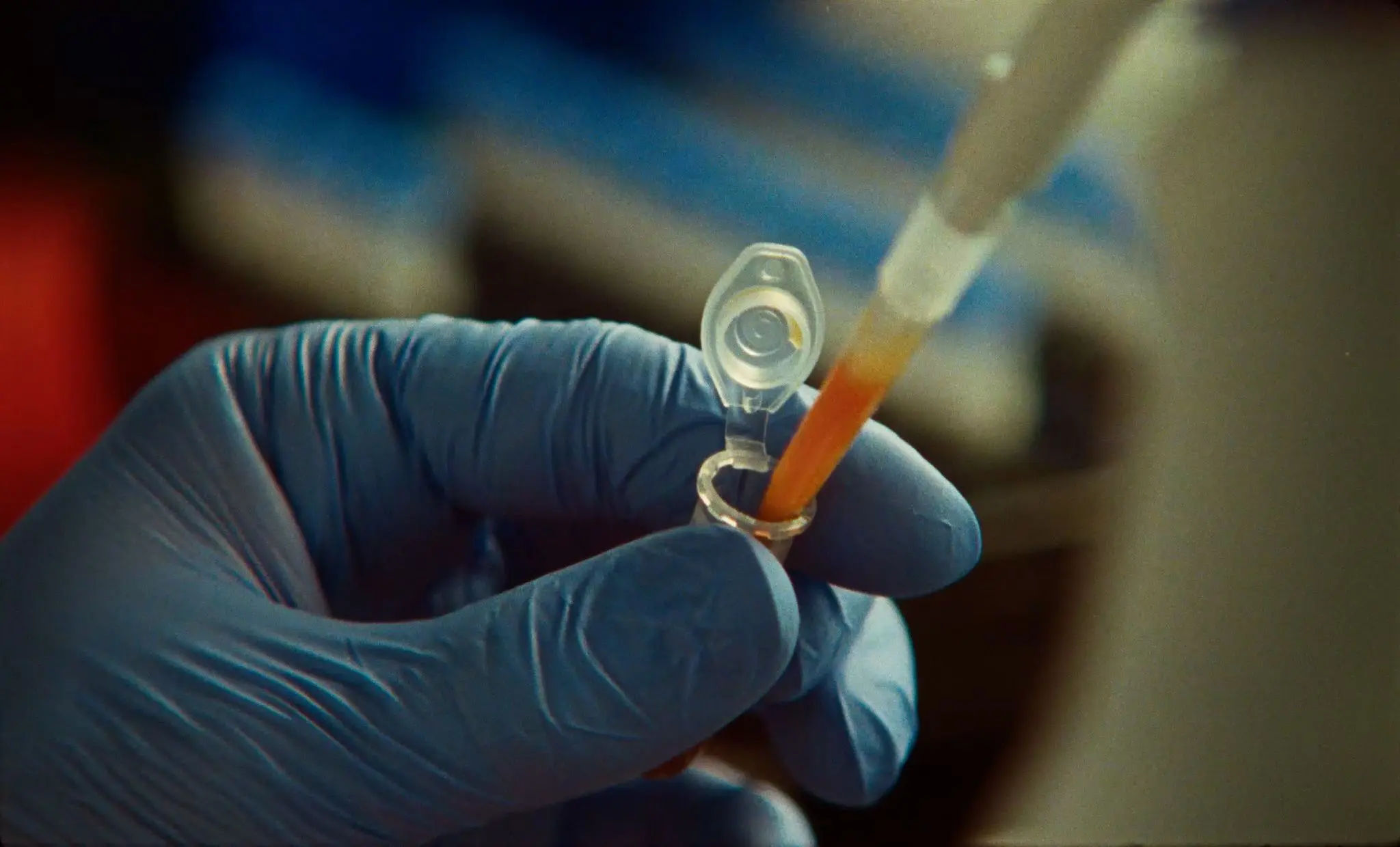 Claude découvre un système enzymatique proche de CRISPR dans le laboratoire d’Anthropic