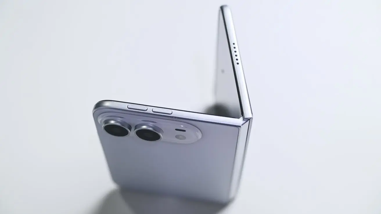 iPhone Duo : Apple pourrait choisir un nom inattendu pour son premier iPhone pliable 45 68817 145030 iPhone Fold Top Edge