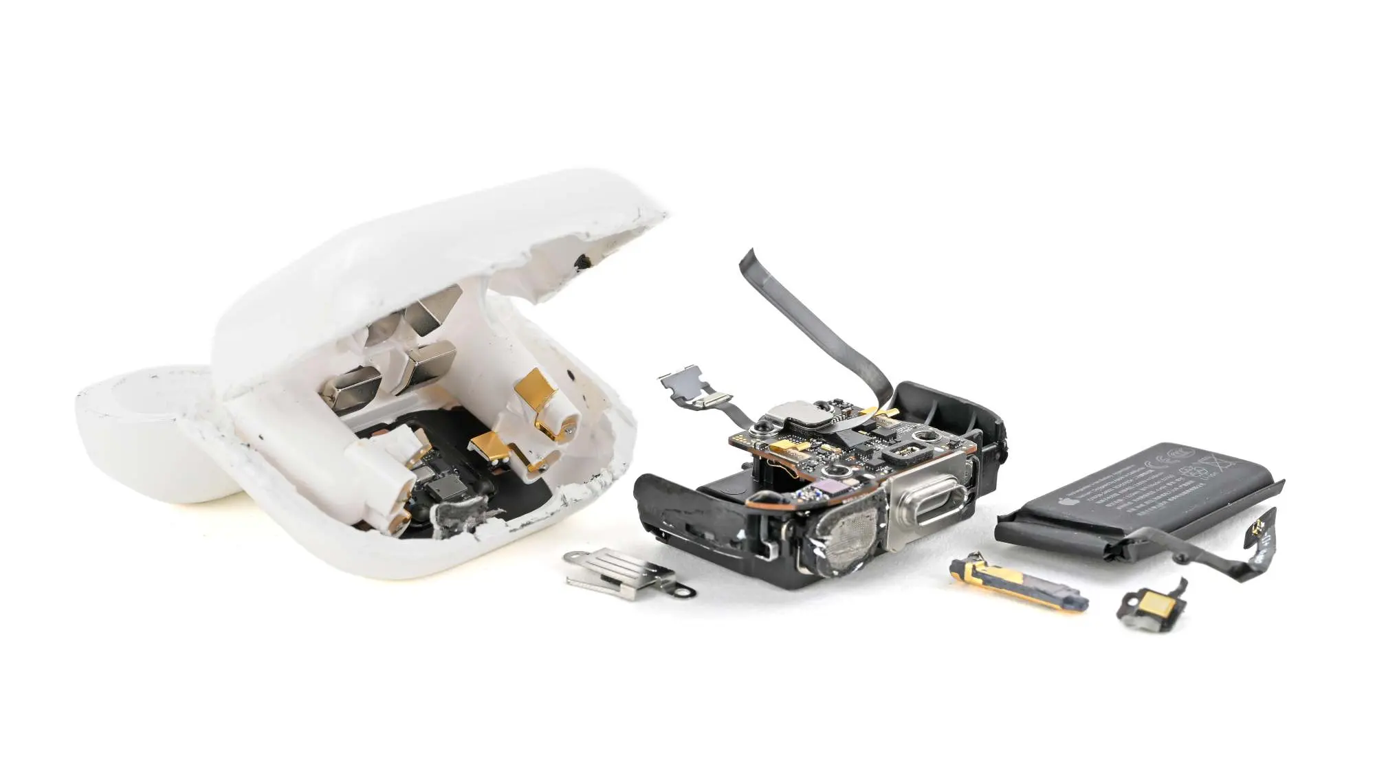 AirPods 5 : iFixit leur attribue enfin une note de réparabilité de 2/10 61 AirPods 5 74