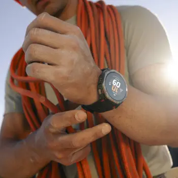 Amazfit T-Rex Dual Solar : écran AMOLED, double recharge solaire et jusqu’à 180 jours d’autonomie