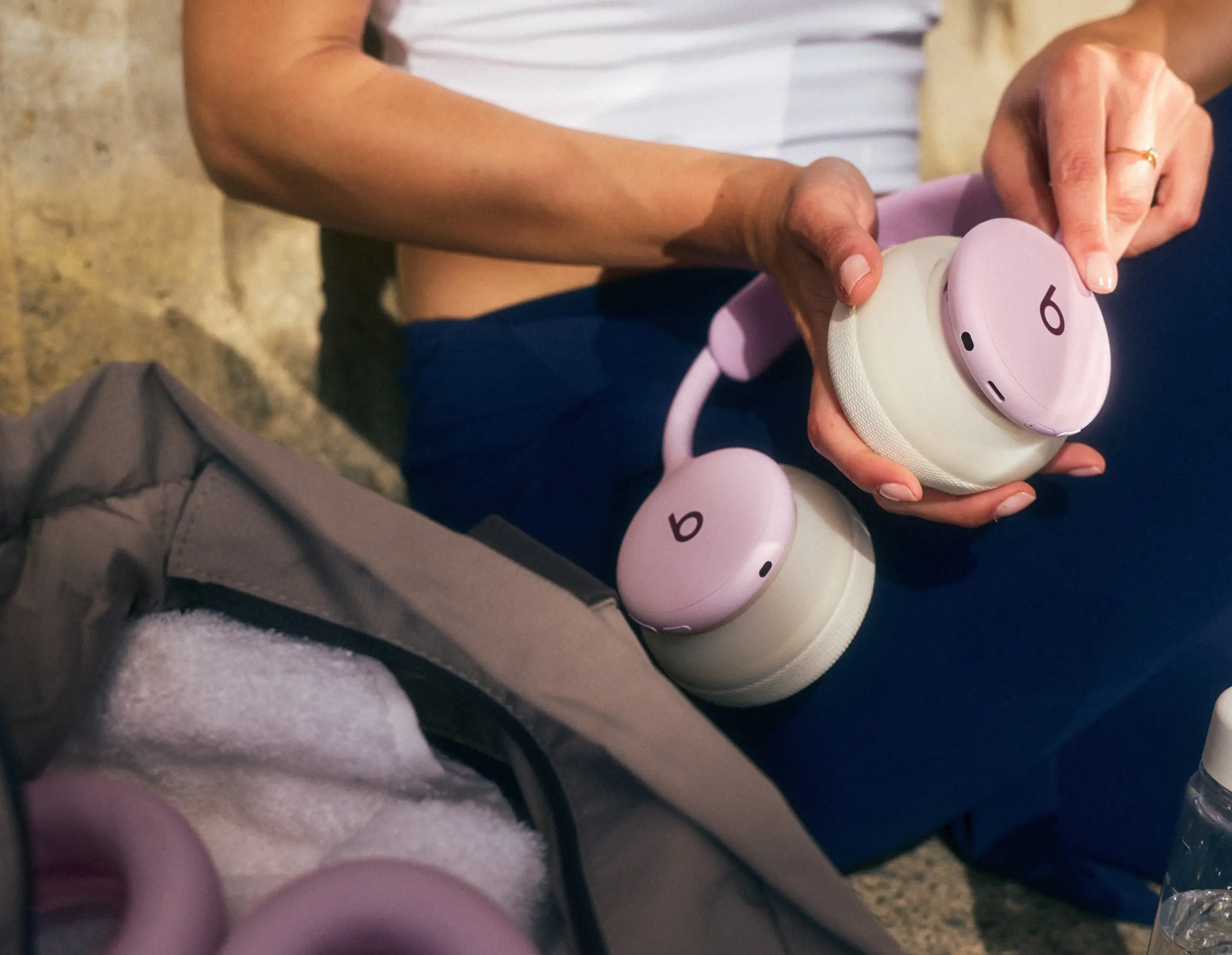 Beats 360 : coussinets interchangeables, ANC renforcée et 32 heures d’autonomie pour le nouveau casque premium 61 Beats 360 Lifestyle 10 Pink Cloud scaled