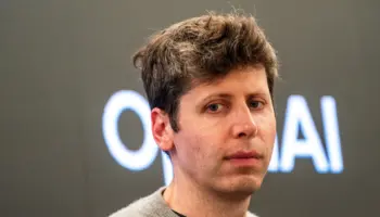 Sam Altman veut ralentir le développement de l’IA sans attendre le Congrès