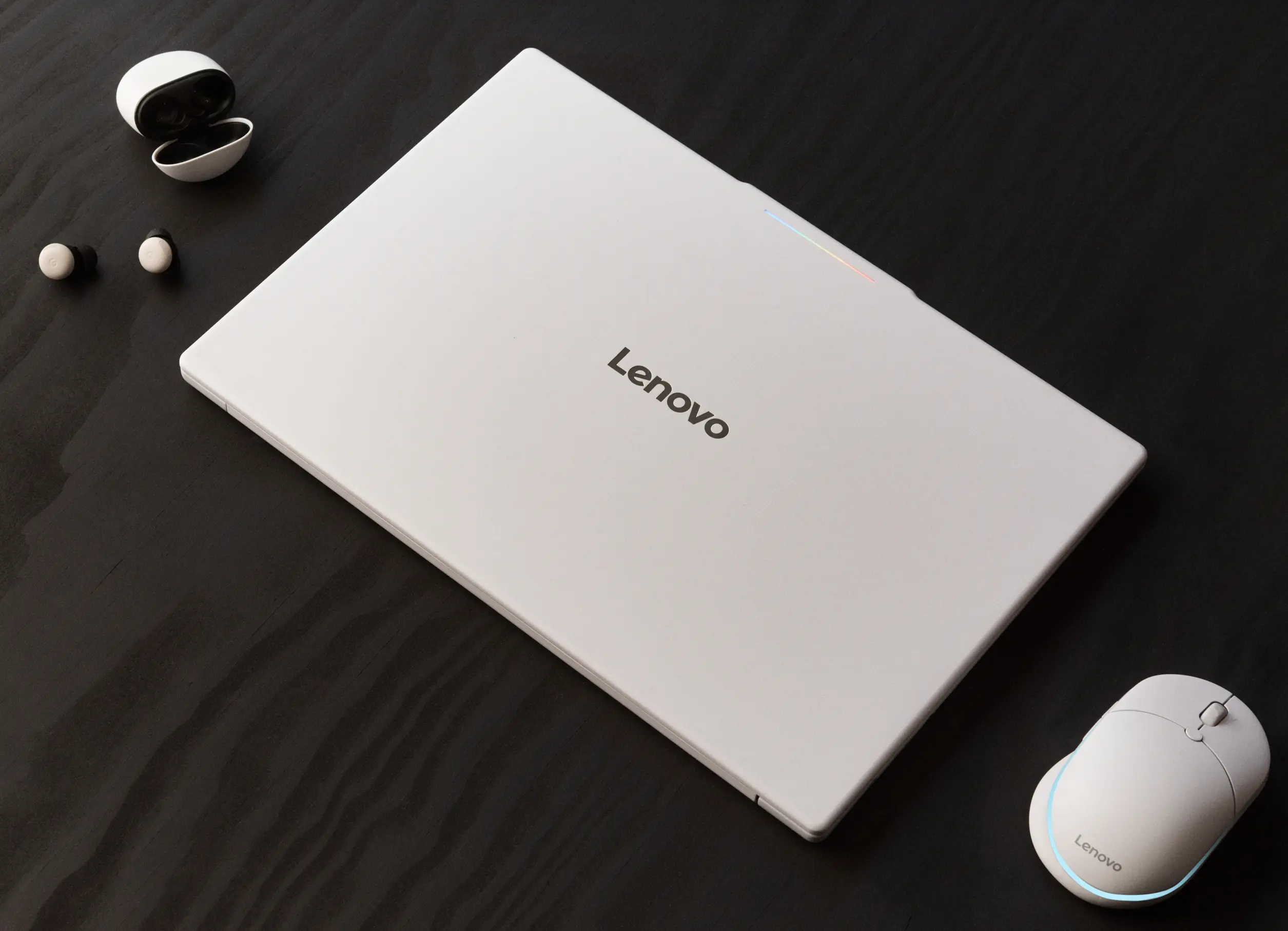 Lenovo Googlebook 15 : écran OLED 120 Hz, Core Ultra et Gemini pour le futur PC Android de Google 52 HSUqik8XAAA4fDm