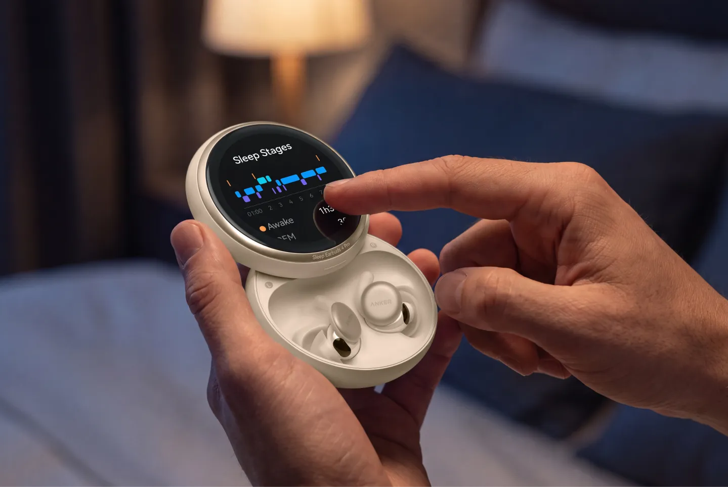Soundcore Sleep Earbuds 4 et 4 Pro : Anker affine ses écouteurs pour dormir sur le côté 60 Sleep 4 Pro In Case Open