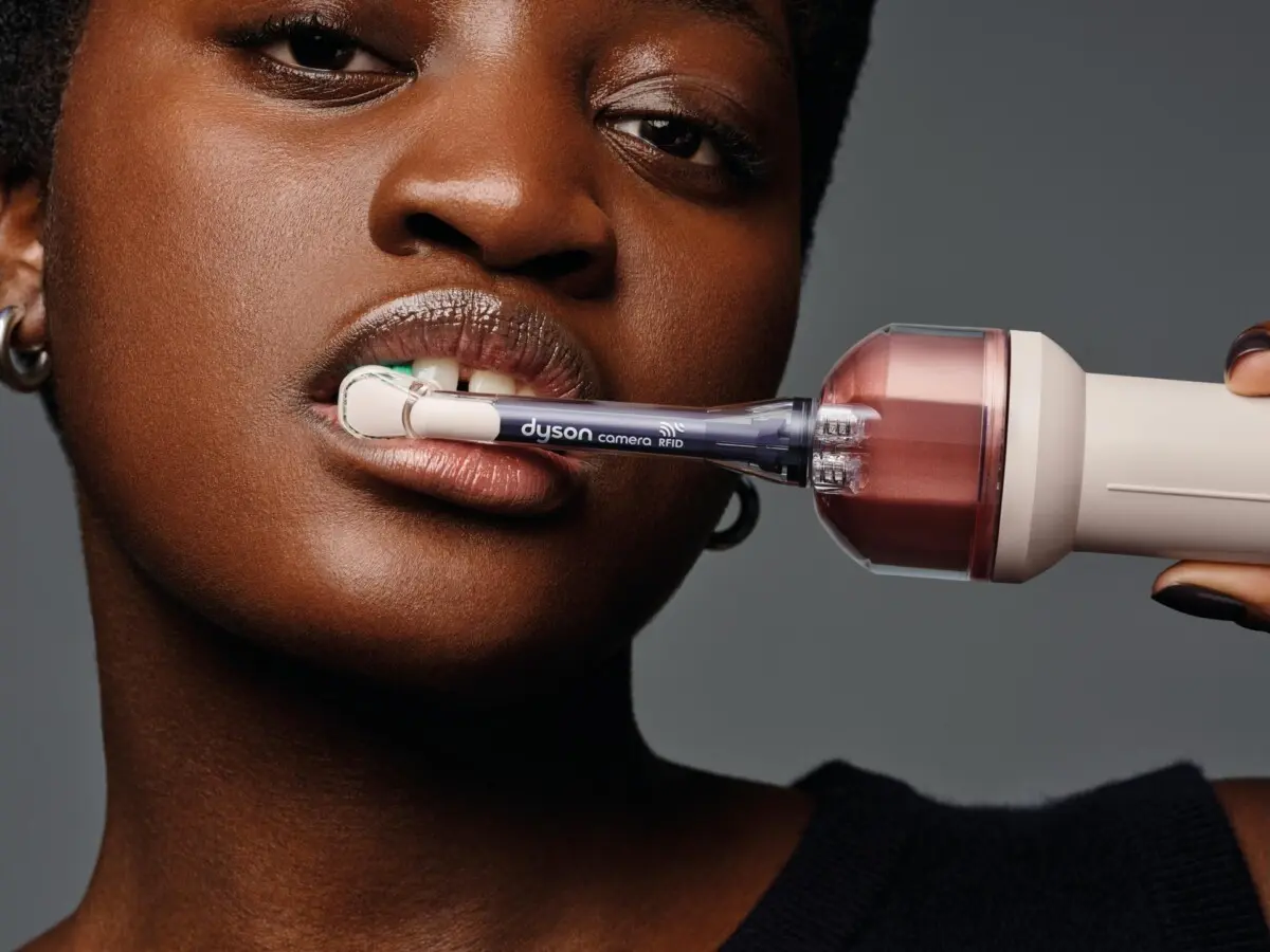 Dyson CameraJet : une brosse à dents avec caméra et IA à 479 euros 57 Dyson CameraJet : une brosse à dents avec caméra et IA à 479 euros