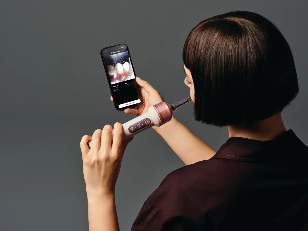 Dyson CameraJet : une brosse à dents avec caméra et IA à 479 euros 60 dyson camerajet brosse 1200x900 5