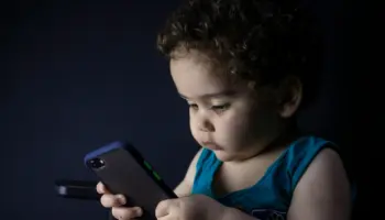 L’UE veut interdire les réseaux sociaux aux moins de 13 ans