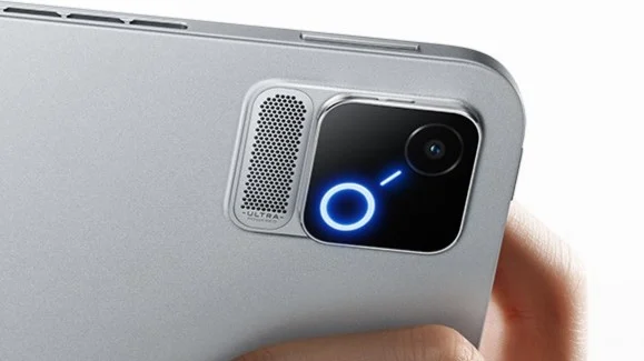 iQOO Pad Ultra : ventilateur à 14 500 tr/min et Snapdragon 2 nm pour cette tablette gaming ultrafine 51 iqoo pad ultra camera island closeup air vent design led light 1