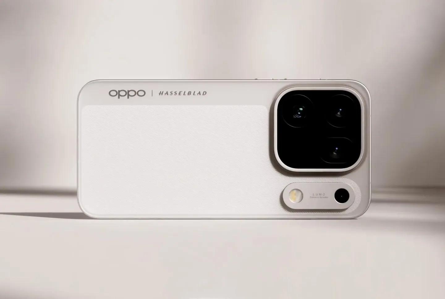 Oppo Find X10 Pro Max : trois capteurs de 200 mégapixels et Dimensity 9600 Pro pour le nouveau photophone