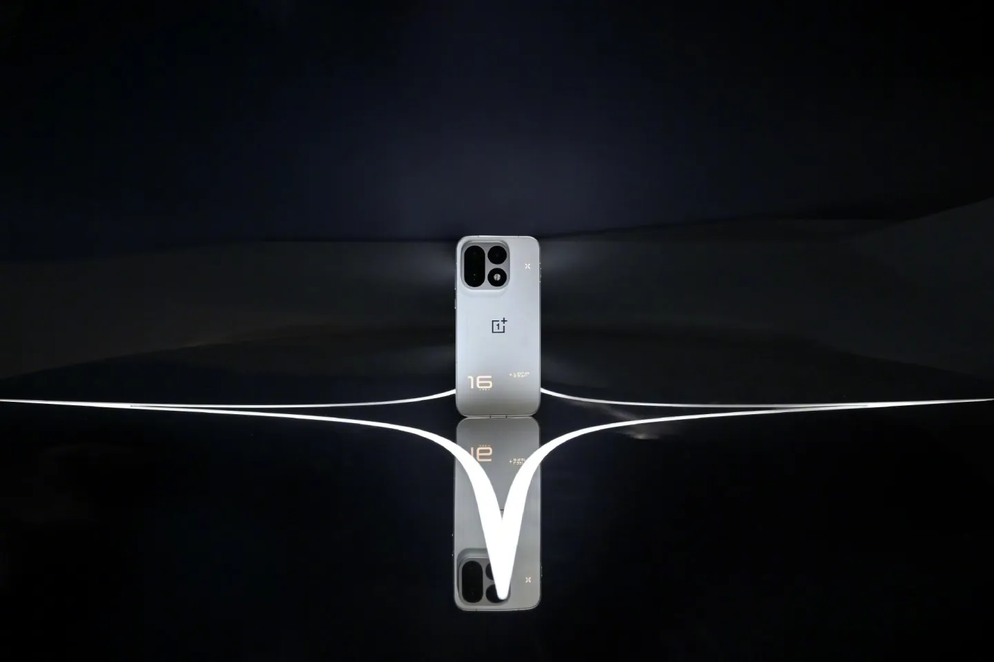 Le OnePlus 16 est officiel : écran OLED 185 Hz, batterie de 9 000 mAh et capteur de 200 mégapixels 82