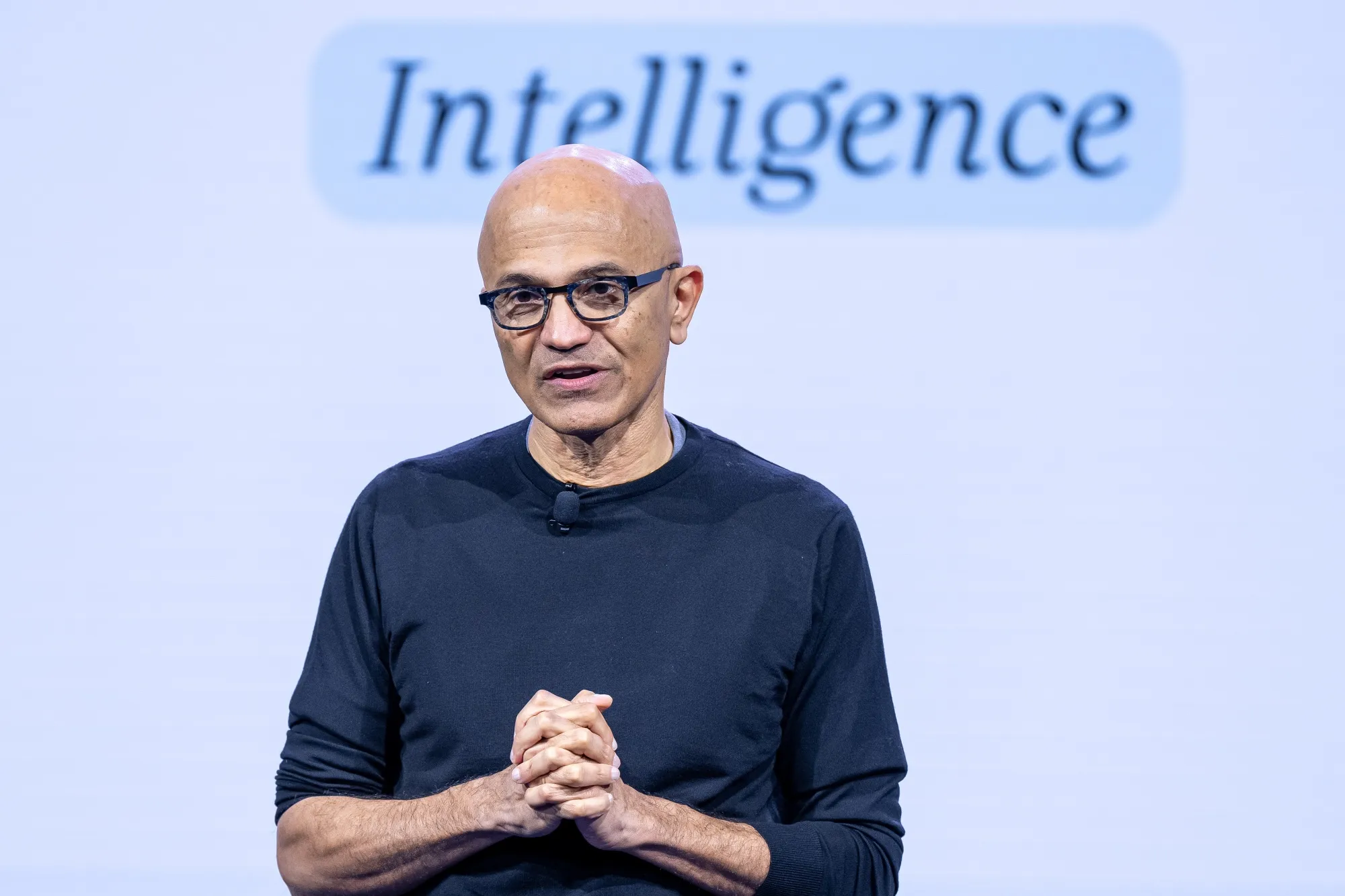 Satya Nadella réclame un « bouton d’arrêt d’urgence » pour les IA avancées