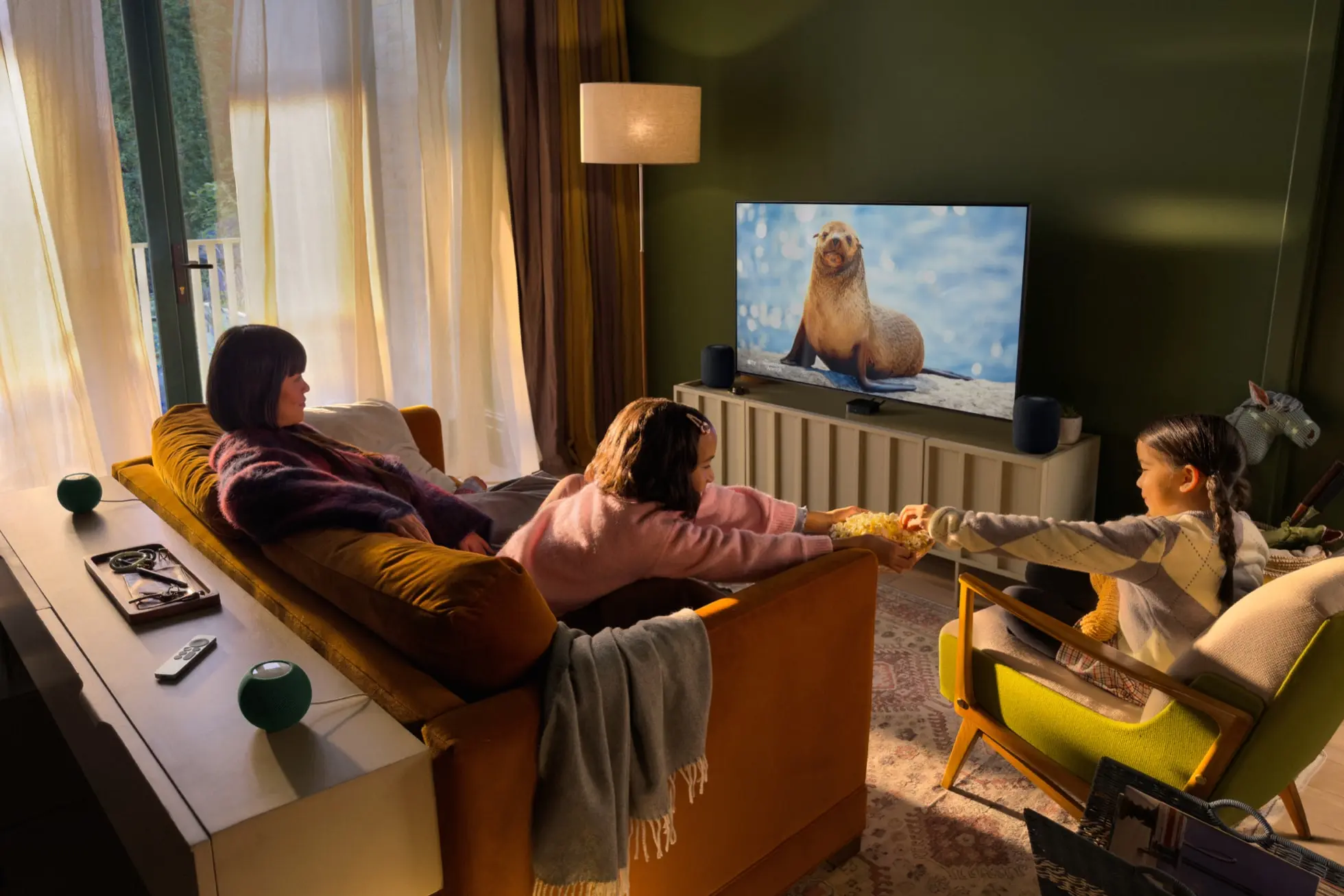 Apple TV 4K (2026) : puce A19, Siri AI et Siri Remote localisable à 349 euros 68 Apple TV 4K home theater setup 261013 big.jpg.large 2x 1