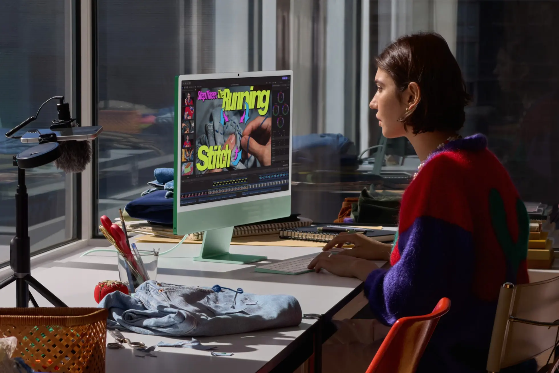 iMac M6 : Apple renouvelle son ordinateur tout-en-un avec une puce gravée en 2 nm 49 Apple iMac with M6 lifestyle