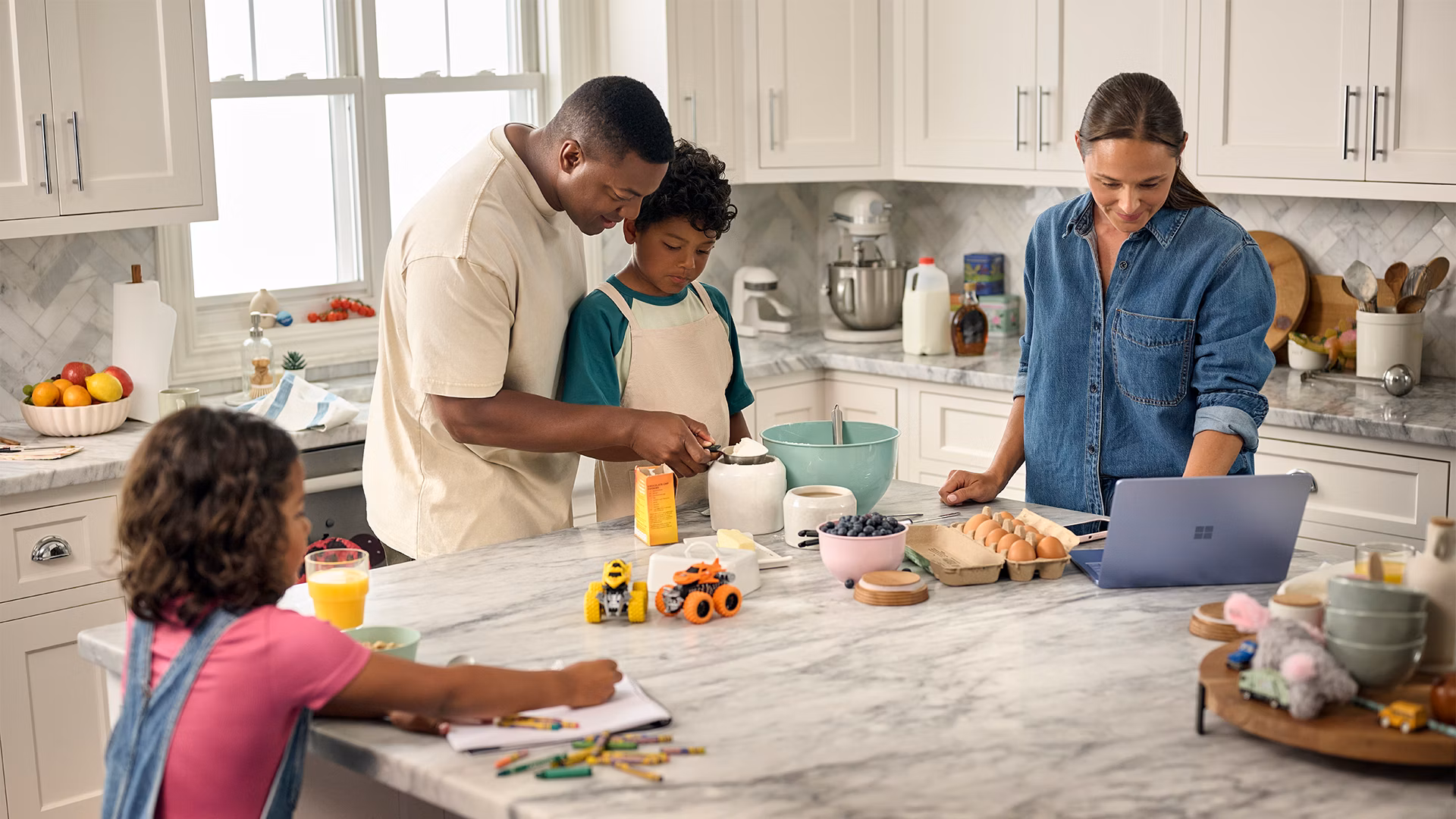 Microsoft 365 Famille : Copilot sera bientôt accessible à toute la famille, mais OneDrive perd en stockage individuel 65 Card Feature M365 Lifestyle Family Breakfast 32136