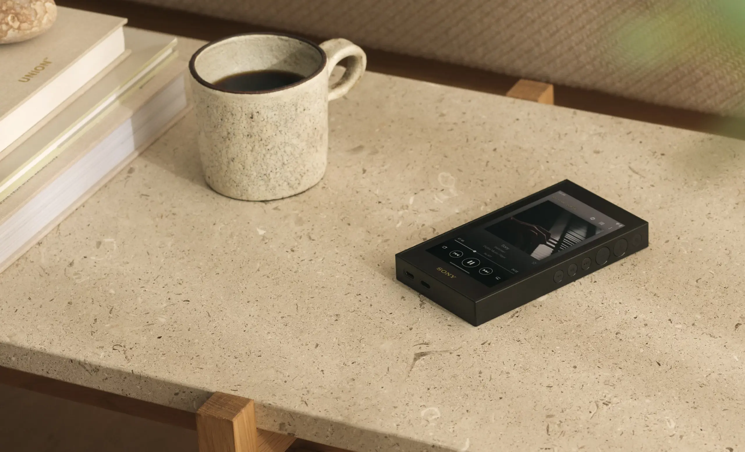 Sony relance ses Walkman haut de gamme avec un modèle à près de 5 900 dollars 69 Overview 4 D scaled