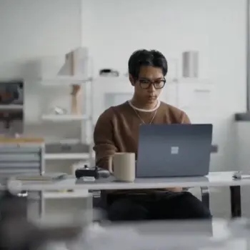 Surface Laptop Ultra : Microsoft promet deux fois les performances d’un MacBook Pro M5 en IA locale