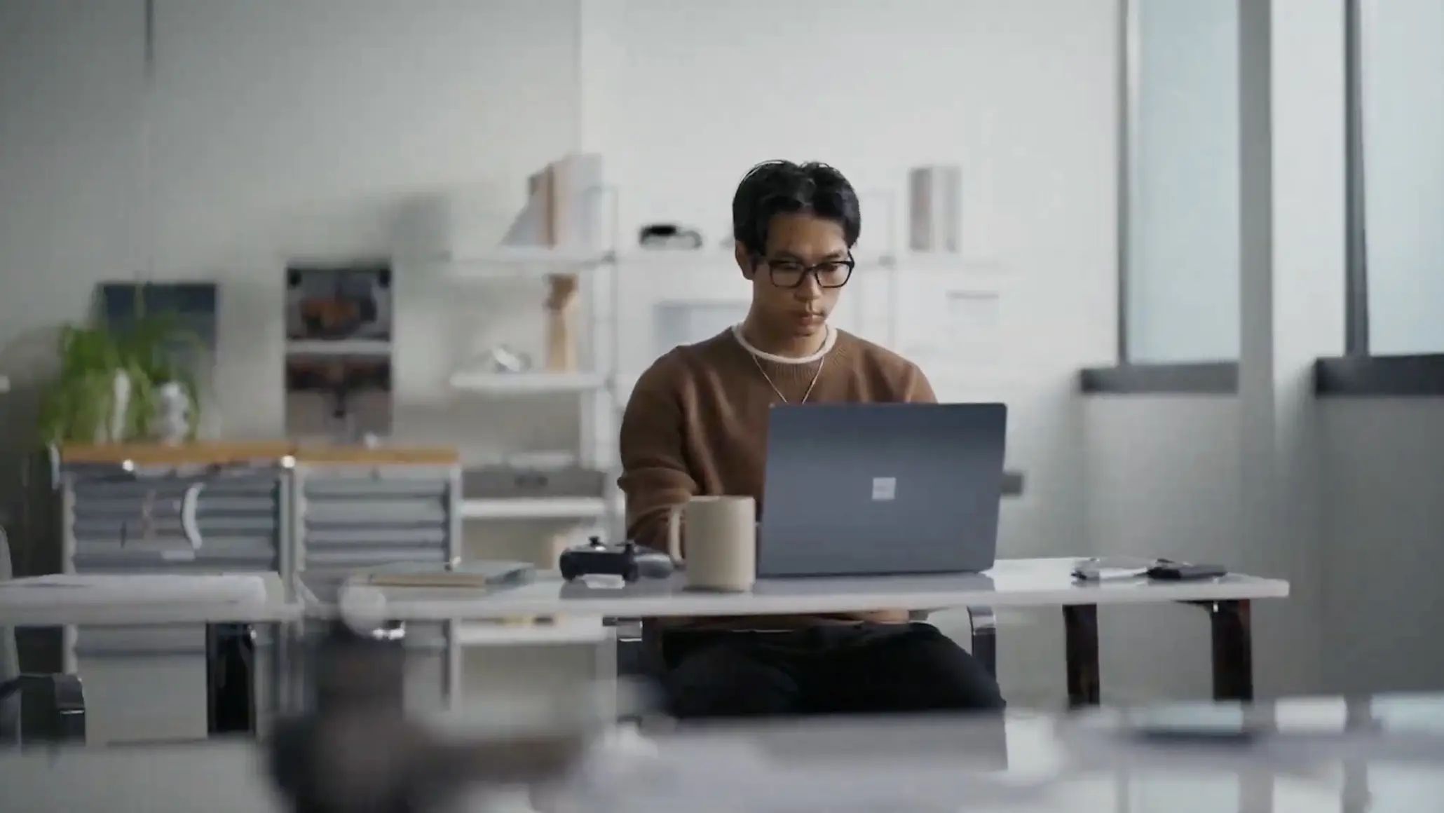 Surface Laptop Ultra : Microsoft promet deux fois les performances d’un MacBook Pro M5 en IA locale