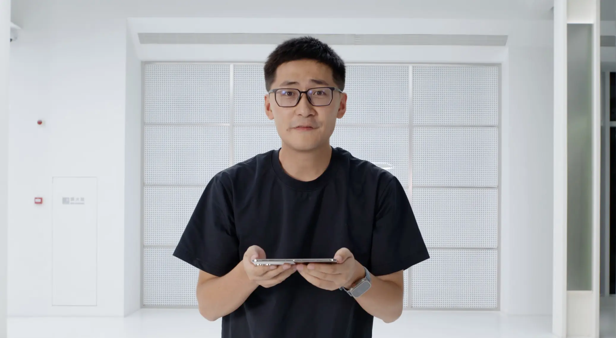 iPhone Duo : après 32 640 pliages, la charnière résiste, mais la pliure devient plus visible