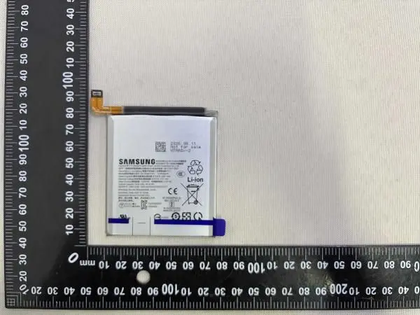 Galaxy S27 Ultra : Samsung préparerait une batterie de 5 700 mAh, avec un modèle Pro également attendu 71 YU10899 26036 1