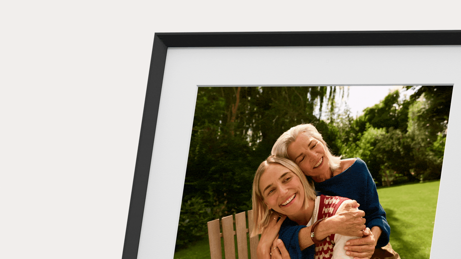 Amazon Alexa Photo Frame : un cadre photo connecté qui retrouve vos souvenirs grâce à l’IA 53 alexaphotoframe voicenote inline amazonnews ck102526