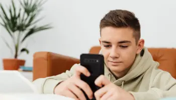 ChatGPT jugé « à risque inacceptable » pour les moins de 18 ans par Common Sense Media
