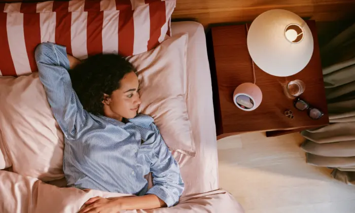 Amazon Echo Time : un réveil connecté qui analyse le sommeil pour mieux vous réveiller