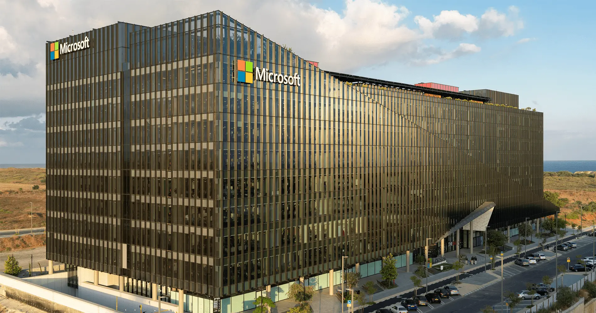 Microsoft enchaîne dix trimestres de revenus records, porté par le cloud et l’IA