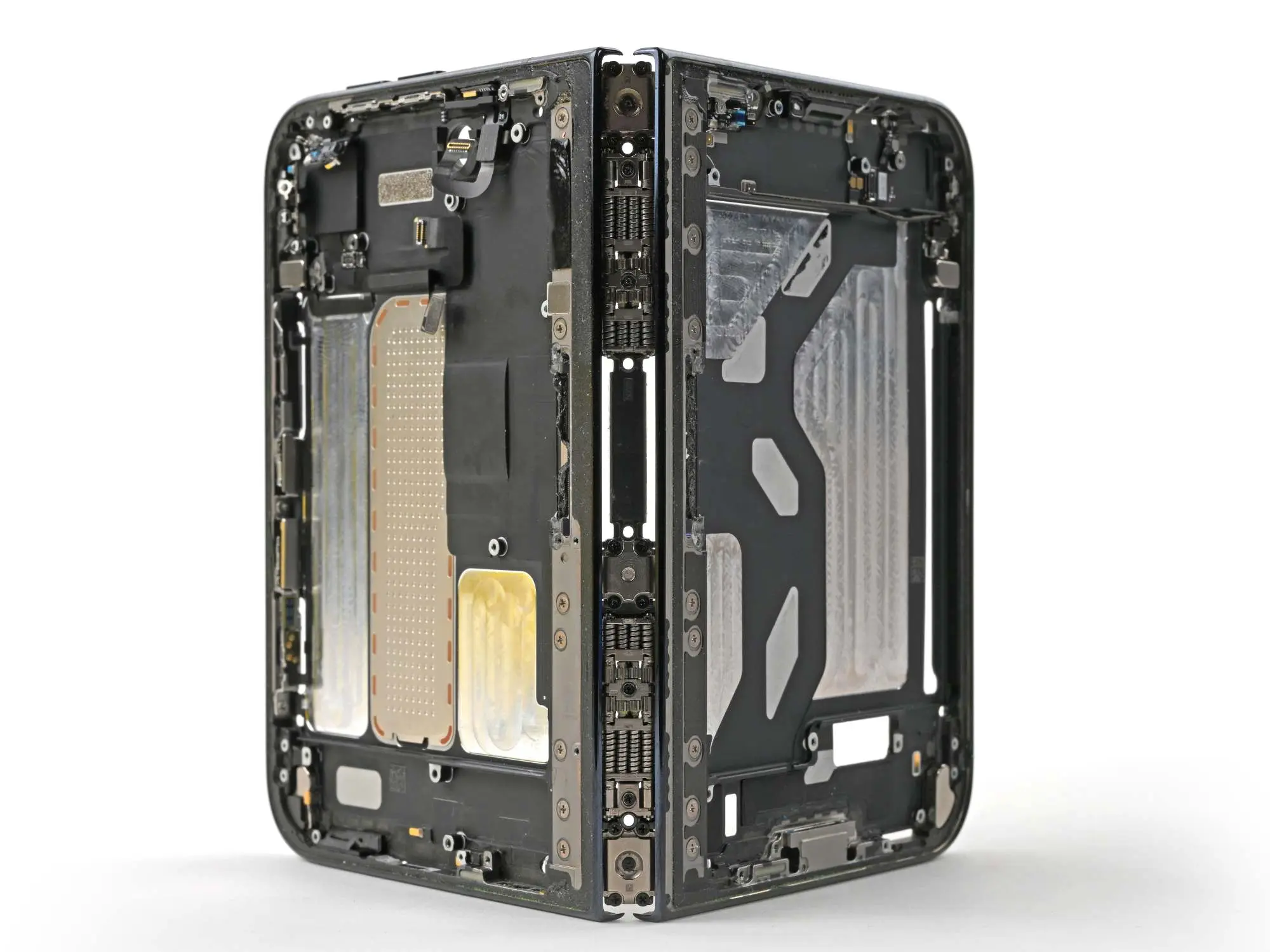 iPhone Duo : iFixit identifie deux pistes pour expliquer les fissures de l’écran 75 iPhone Duo 211