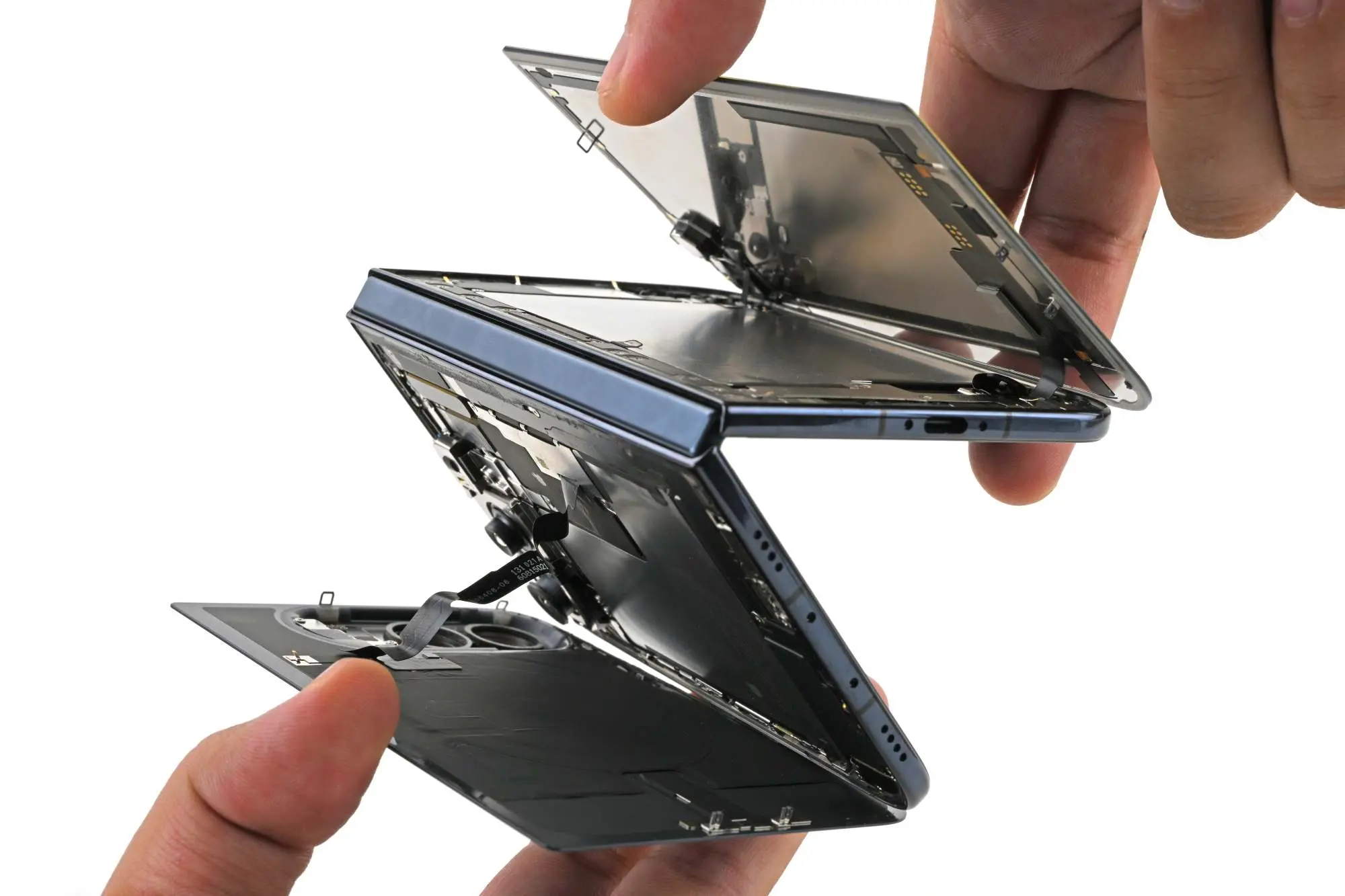 iPhone Duo : iFixit identifie deux pistes pour expliquer les fissures de l’écran 73 iPhone Duo 94