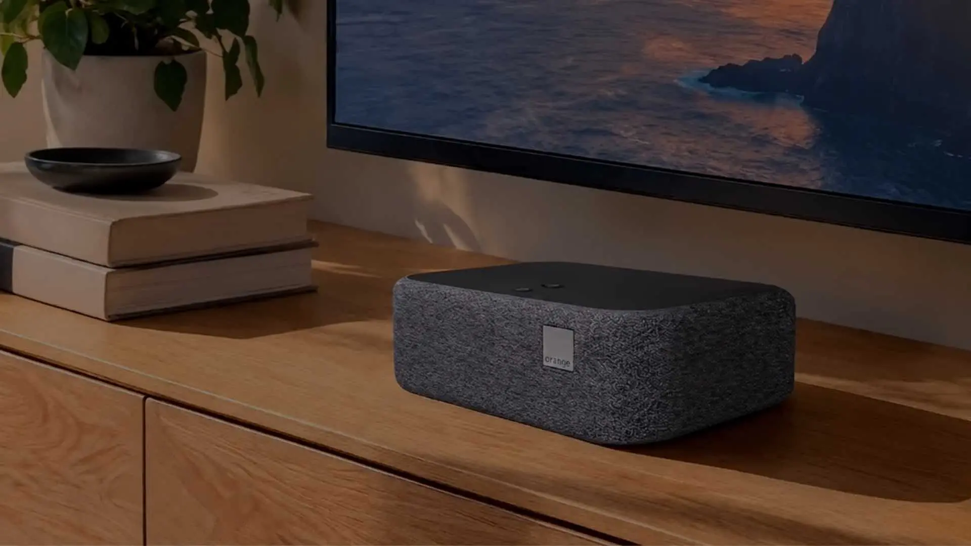 Décodeur Orange Home Cinema : prix, date et ce qu'apporte la barre de son Atmos B&O 45 orange